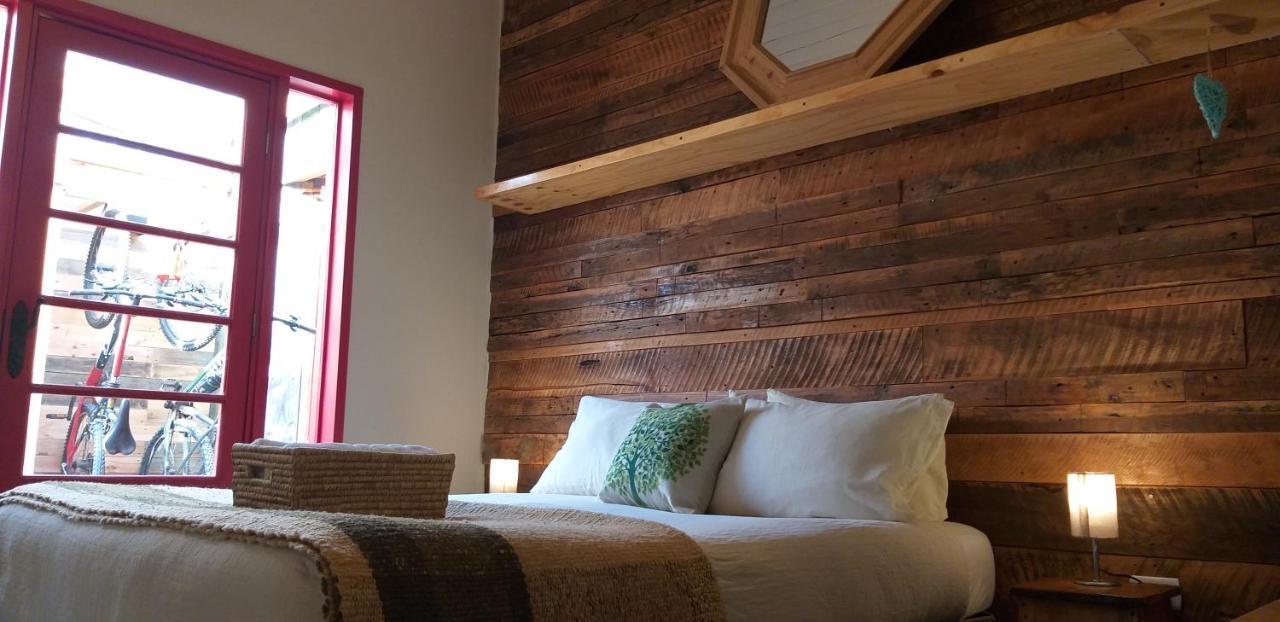 Ostello Treehouse Patagonia Puerto Natales Esterno foto
